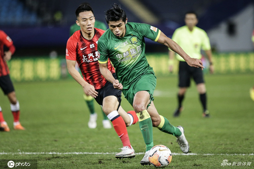 محمد عبدالله لاعب الأهلي كام سنه